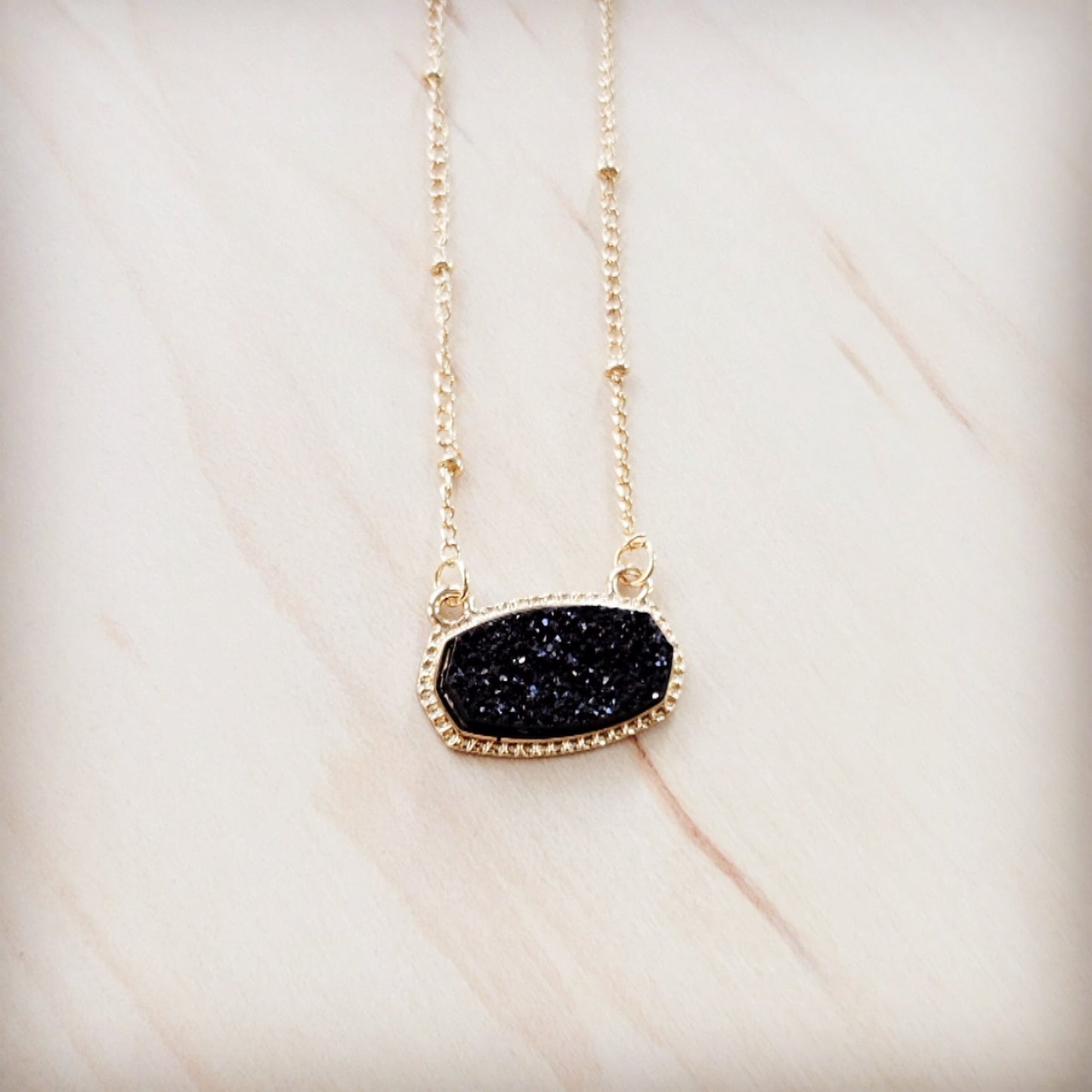 **Knotted Gold Chain Necklace w/ Pendant 257kz
