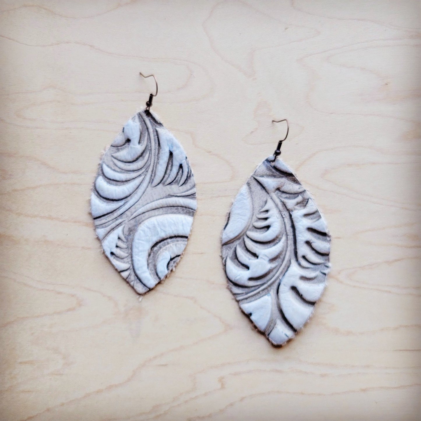 **Leather Oval Earring- Sandy White Floral 224w-0