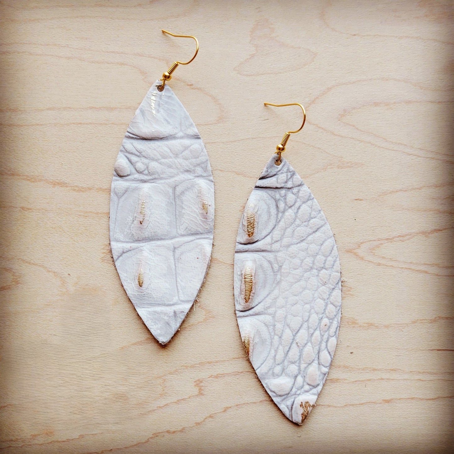 **Narrow Leather Oval Earrings-White and Gold Gator 209z-0